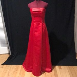 Strapless red size 3/4 formal gown
